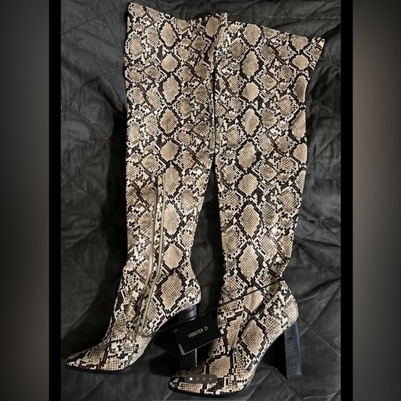 Brand new snakeskin pattern boots. - Picture 1 of 3
